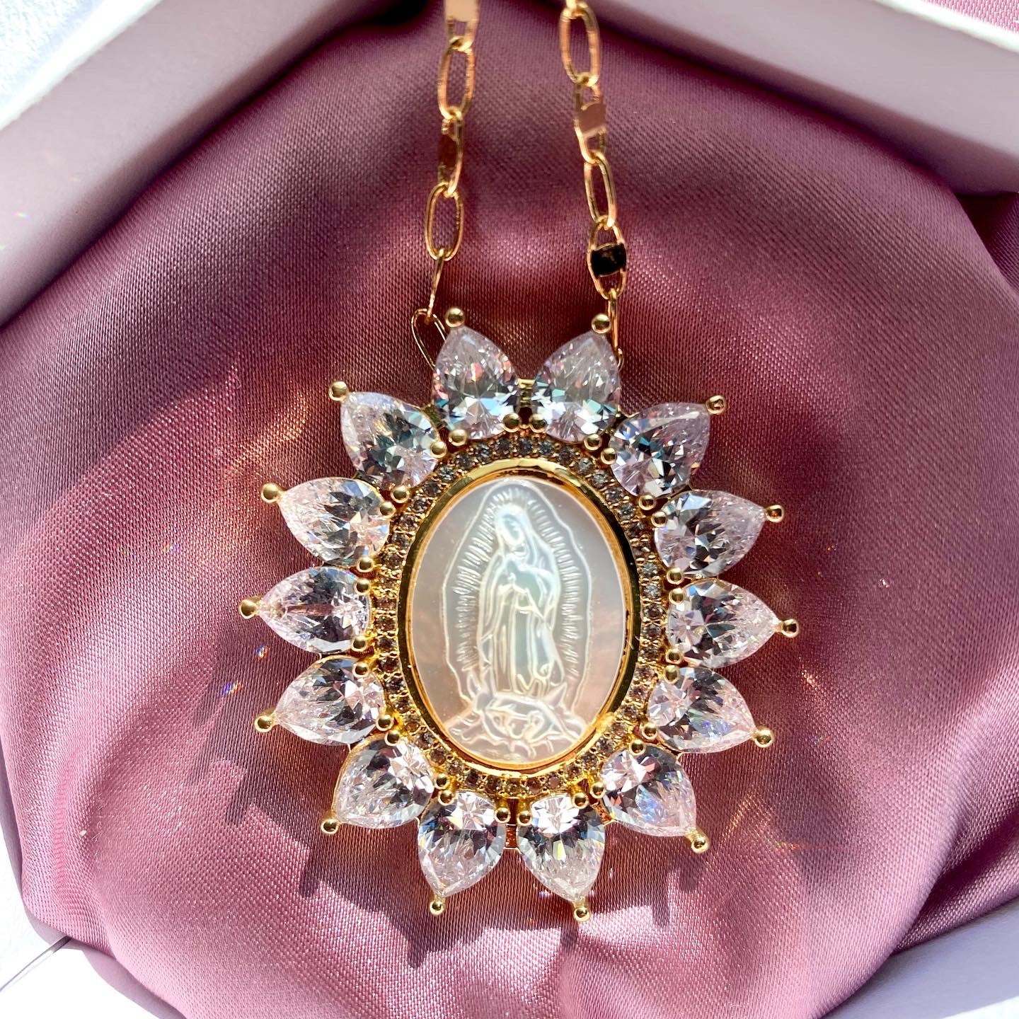 "AVE MARIA" SHELL NECKLACE